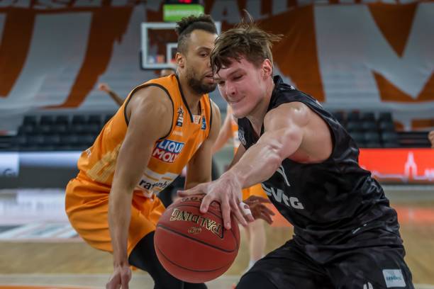 的长传调度 的长传调度