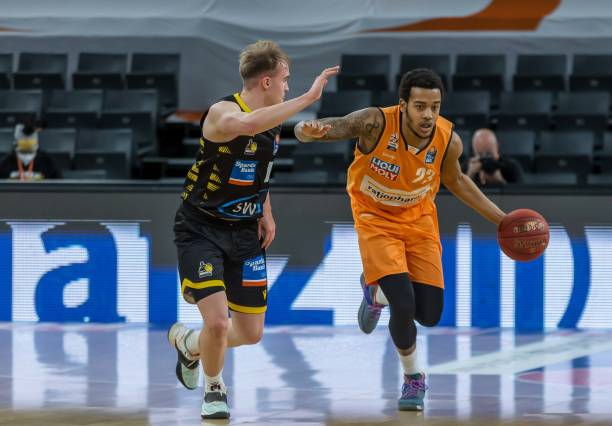 依旧吸引了 依旧吸引了